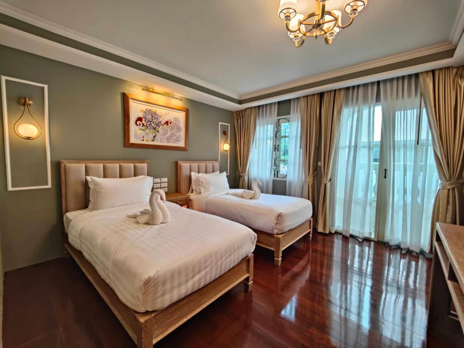Siri Grand Bangkok Hotel מראה חיצוני תמונה