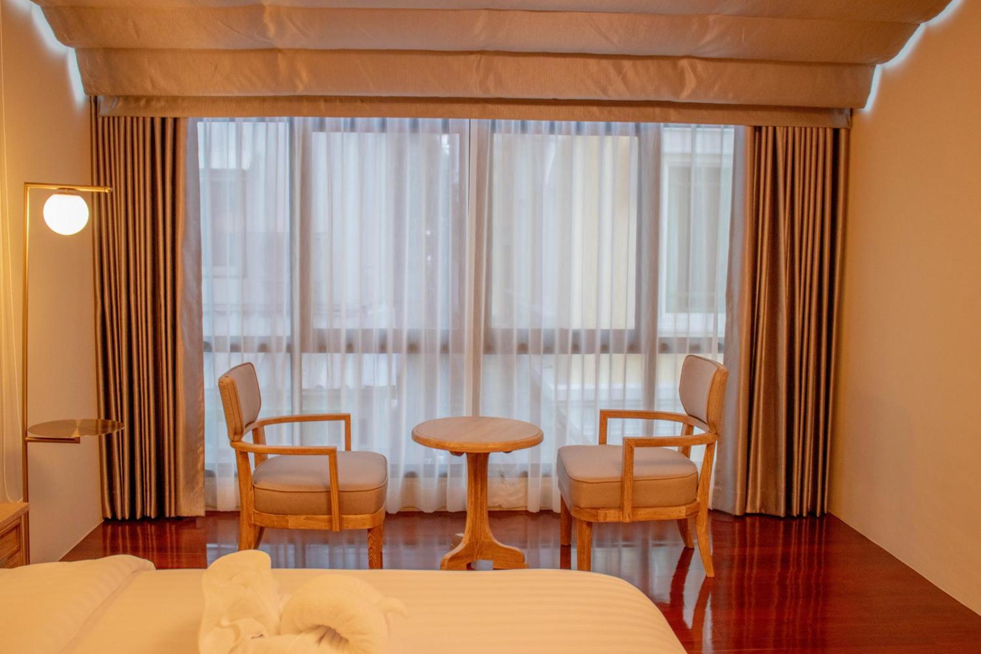 Siri Grand Bangkok Hotel מראה חיצוני תמונה