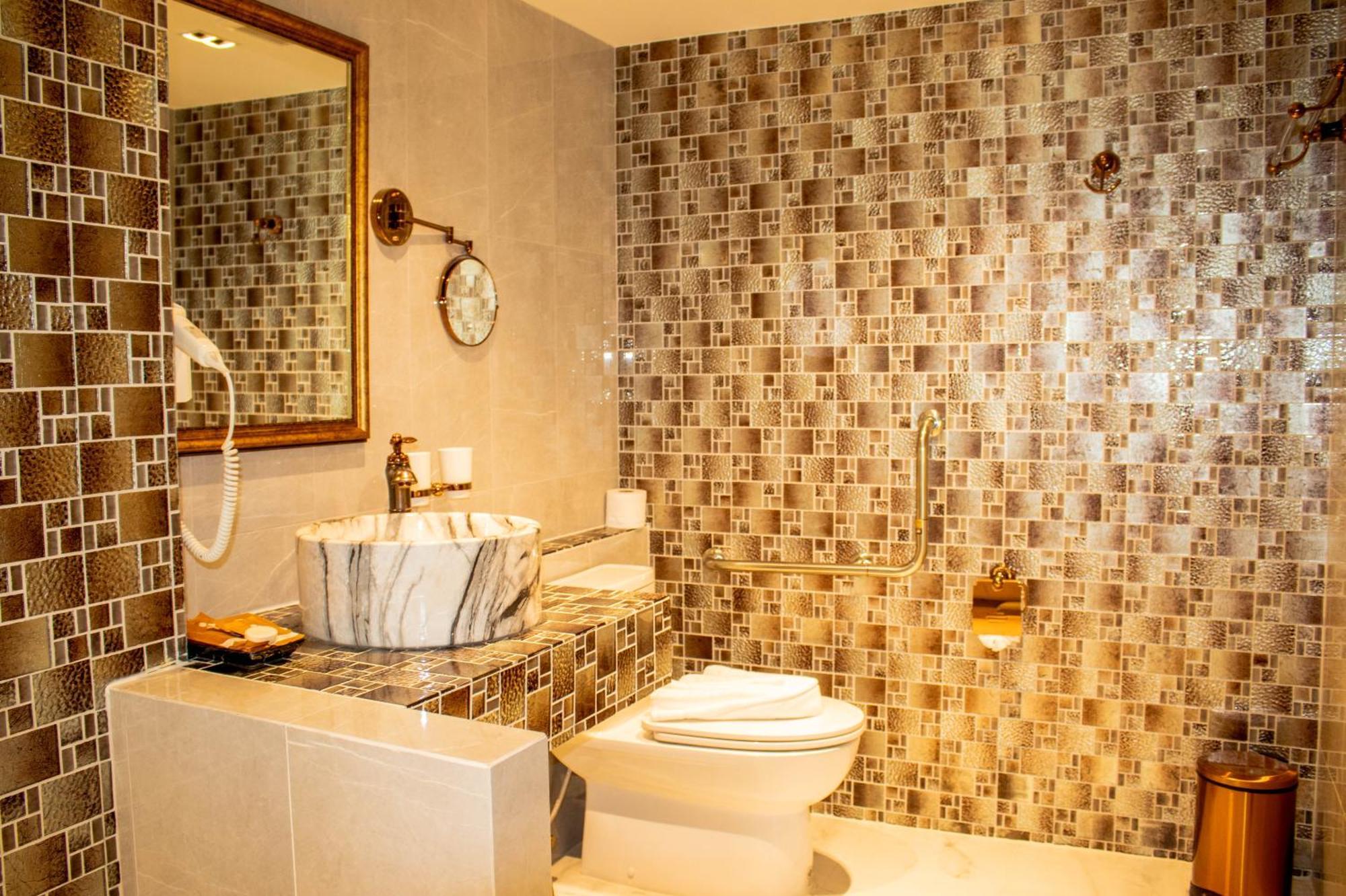 Siri Grand Bangkok Hotel מראה חיצוני תמונה